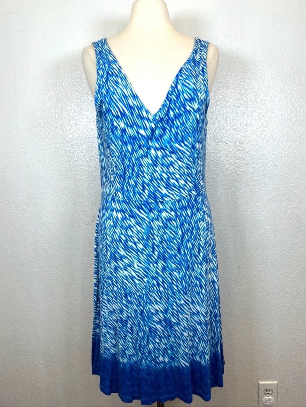 Athleta Blue Reef Print Ombre Sleeveless Fit Flare V-Neck Dress - Size Small
